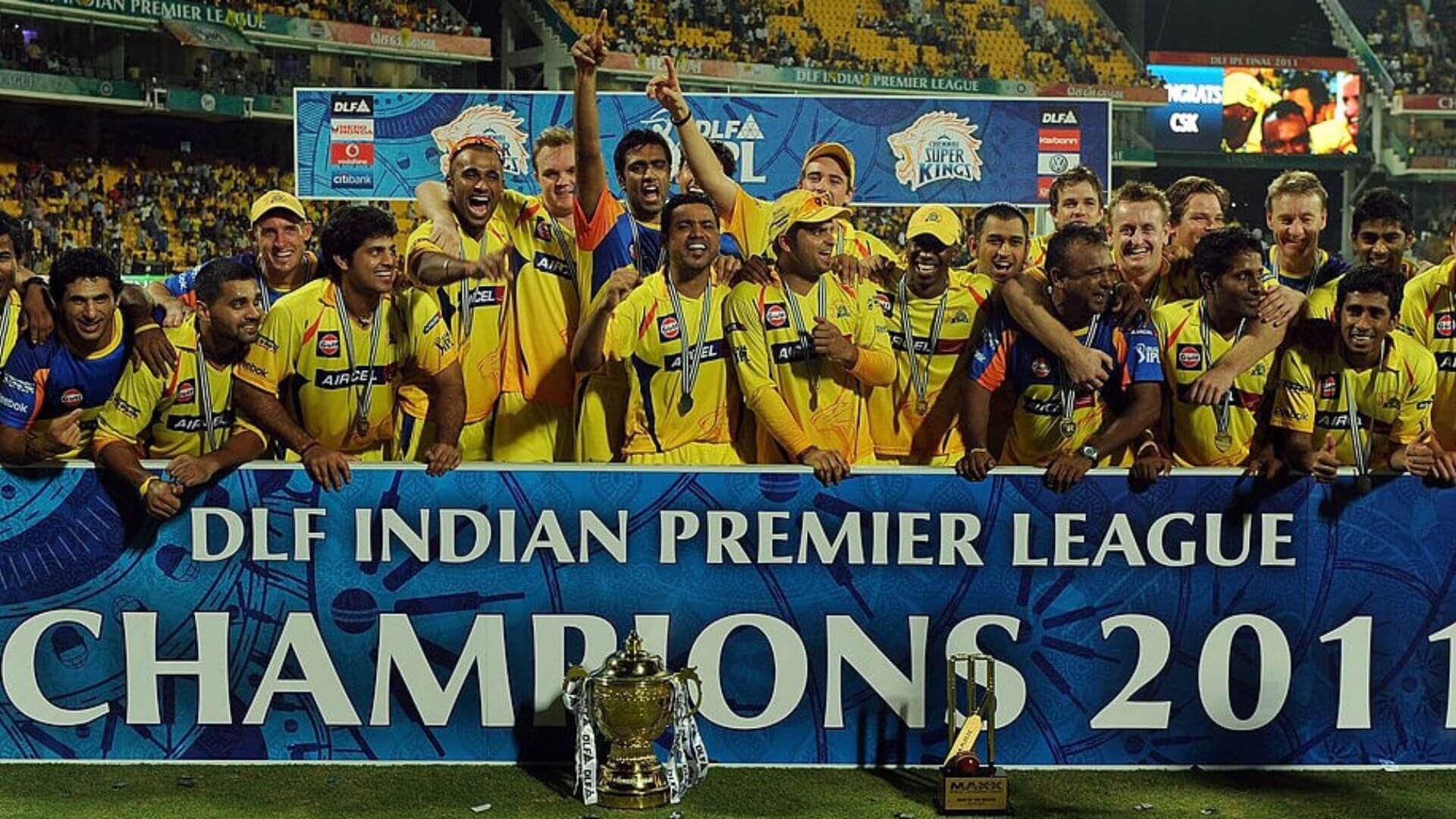 जब धोनी की अगुवाई वाली CSK ने RCB को हराकर बनी थी लगातार IPL ख़िताब जीतने वाली पहली टीम